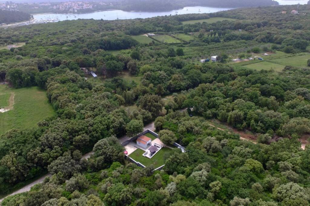 Apartment In Park Forest Soline Near The Sea Pjescana Uvala Exteriör bild